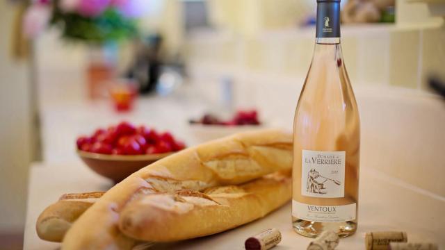 'Baguette' y vino, dos de los productos más característicos de la gastronomía francesa / PIXABAY