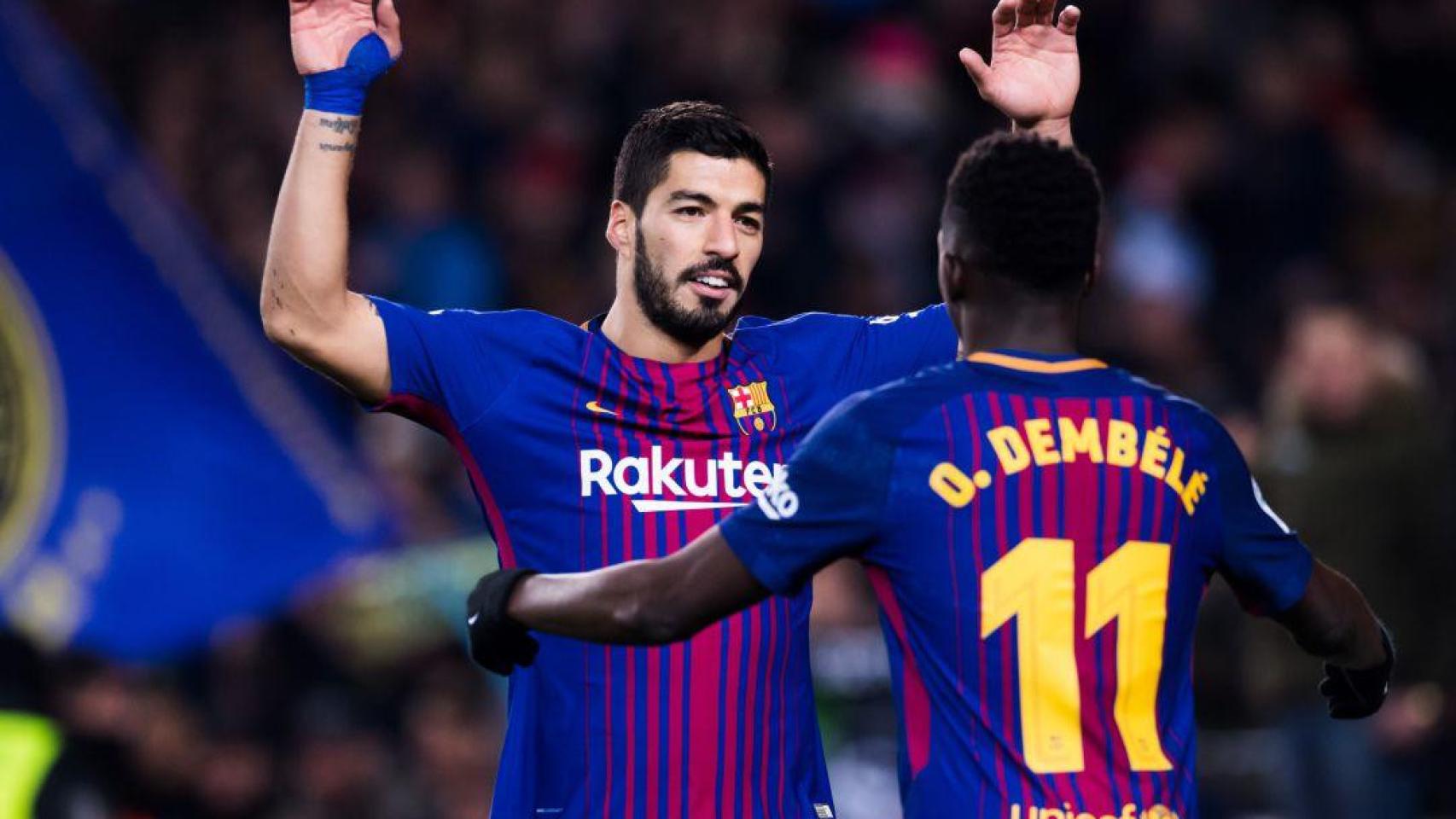 Ousmane Dembelé y Luis Suárez celebran un gol con el Barça / EFE