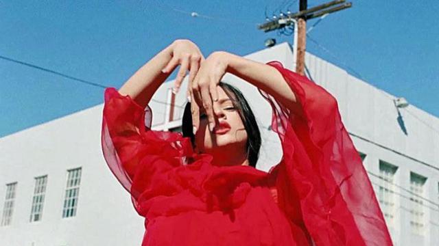 Ponme la mano aquí, Rosalía