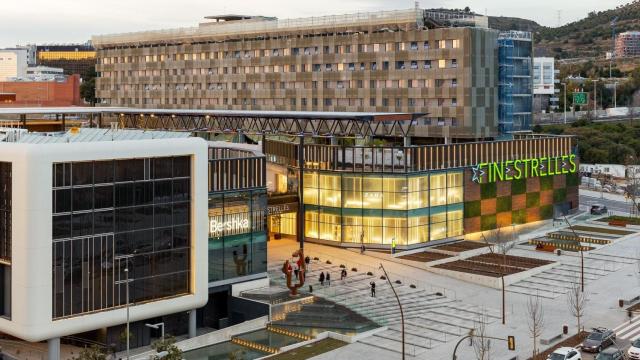 Exterior de uno de los centros comerciales de Cataluña / EP