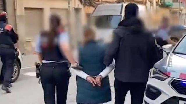 Los Mossos d'Esquadra efectúan la detención de un miembro de una banda especializada en el robo de relojes de lujo en Barcelona / MOSSOS