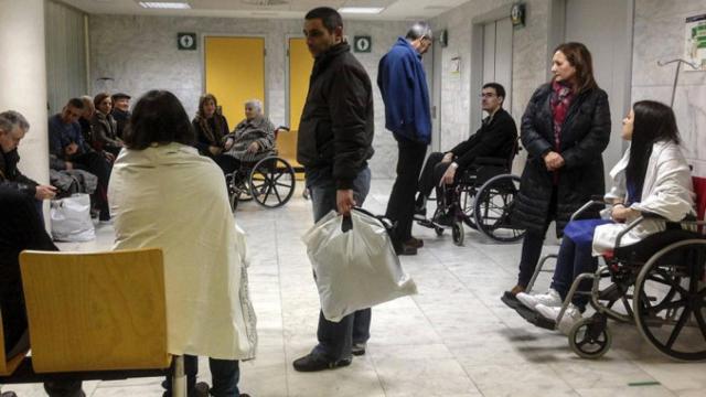 Las esperas largas son una de las causas de agresiones a médicos / EFE