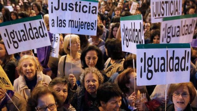 Mujeres en una manifestación feminista para pedir la igualdad de género / EFE