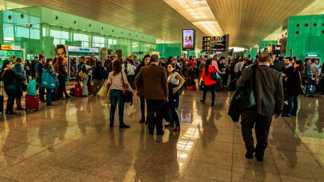Imagen del interior del aeropuerto de El Prat, de la red Aena / CG