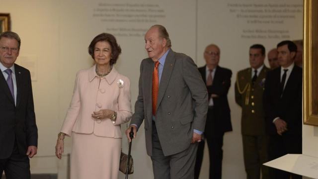 El rey Juan Carlos y la reina Sofía reaparecen juntos y entre tesoros