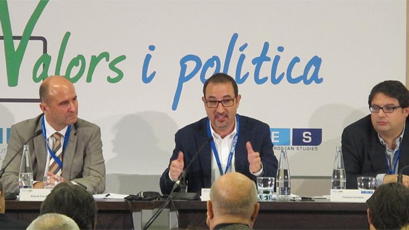 Ramon Espadaler (centro), en un acto de UDC