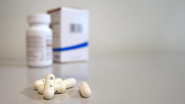 Varias pastillas en una mesa / PEXELS