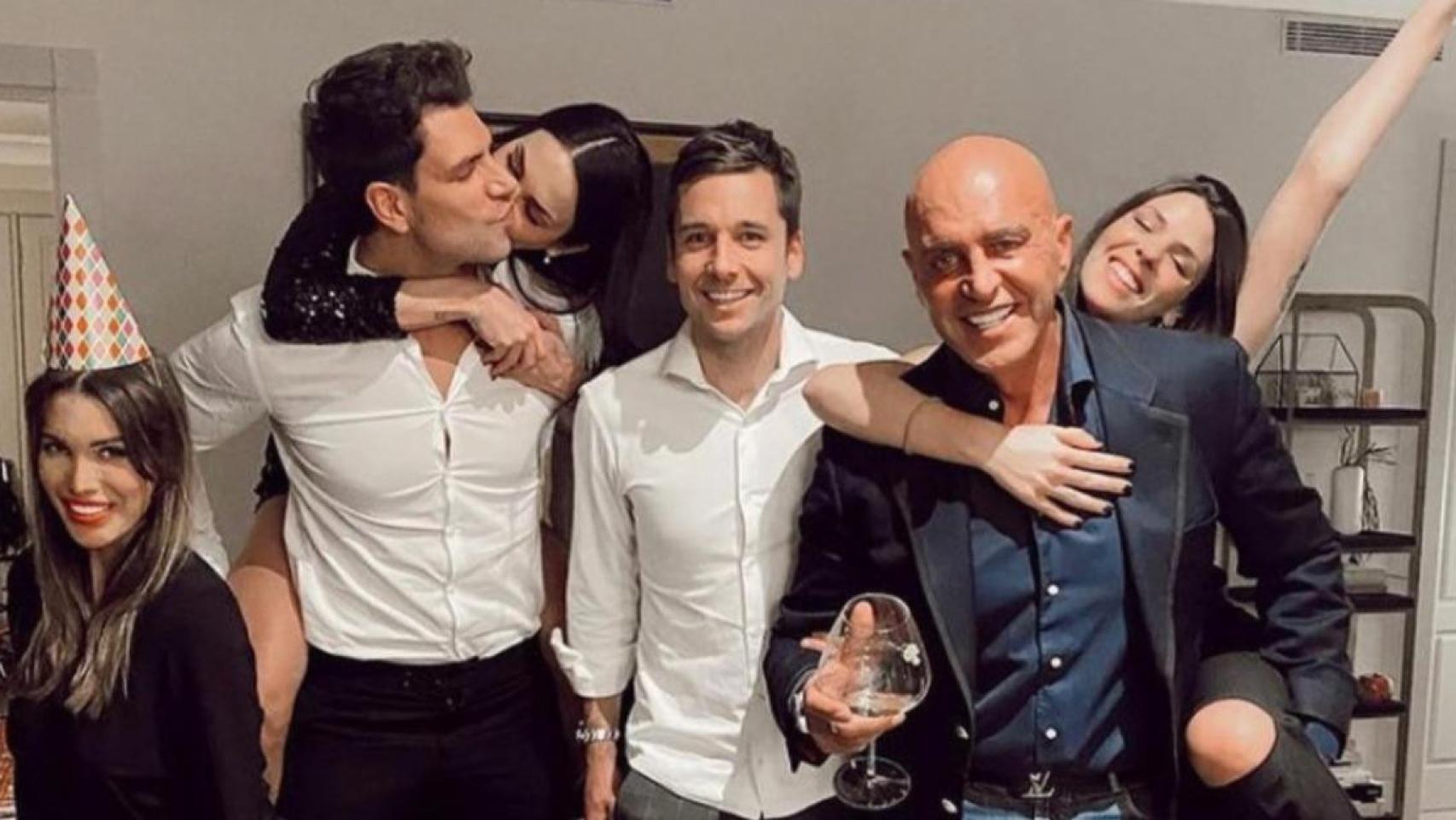 Kiko Matamoros y su familia en Nochevieja / INSTAGRAM