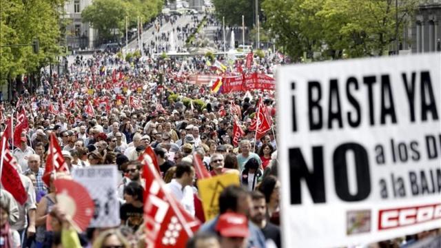 Una manifestación del 1 de mayo, Día Internacional del Trabajo, en una imagen de archivo / EFE