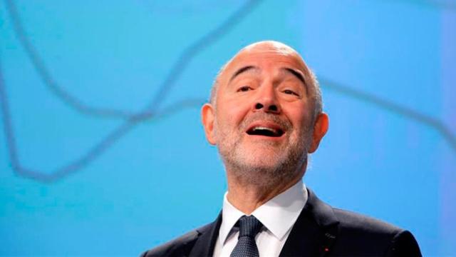 El comisario europeo de Asuntos Económicos y Financieros, Pierre Moscovici, presenta las previsiones económicas de otoño para la eurozona / EFE