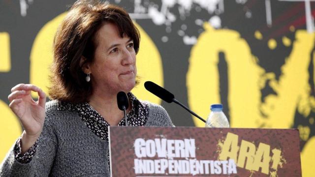 La presidenta de la ANC, Elisenda Paluzie, durante la concentración para exigir un Govern independentista / EFE