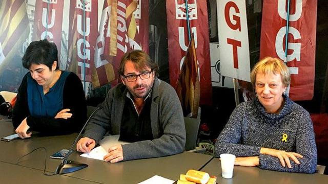 Camil Ros (c), secretario general de UGT de Cataluña junto a Núria Solé (d), la secretaria de organización, y Laura Pelay (i), la portavoz, en una imagen de archivo / CG
