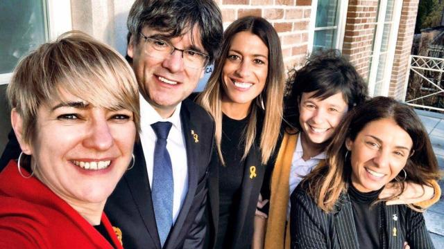 Miriam Nogueras, vicepresidenta del PDeCAT, junto a Carles Puigdemont en Waterloo / @miriamnoguerasM