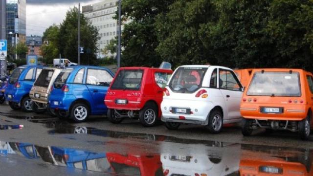 Vehículos aparcados en Noruega, que prohíbe los vehículos diésel por contaminación / EFE