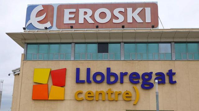 Centro comercial Llobregat Centre en Cornellà de Llobregat, y cómo el presidente de Vox en Asturias tendría que ver con su cierre después de 30 años / ZARATEMAN