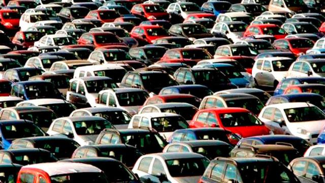Campa de coches listos para su venta / EFE