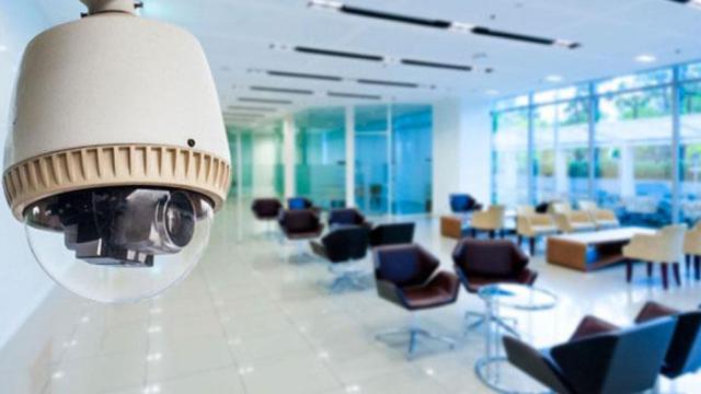 Una cámara de vigilancia como las que se instalan en empresas, uno de los métodos usados para controlar el uso de las tecnologías por los trabajadores / DEPAU