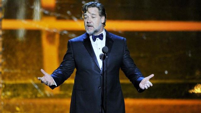 Russell Crowe paga su divorcio vendiendo la armadura de 'Gladiator'