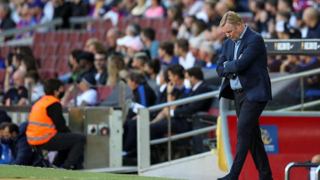 Ronald Koeman, cabizbajo, dijo que entendía que la gente estuviera frustrada tras el partido entre el Barça y el Real Madrid / EFE