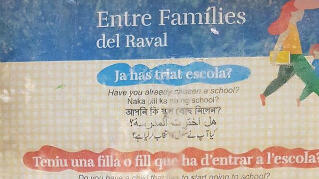 cartel raval colau arabe