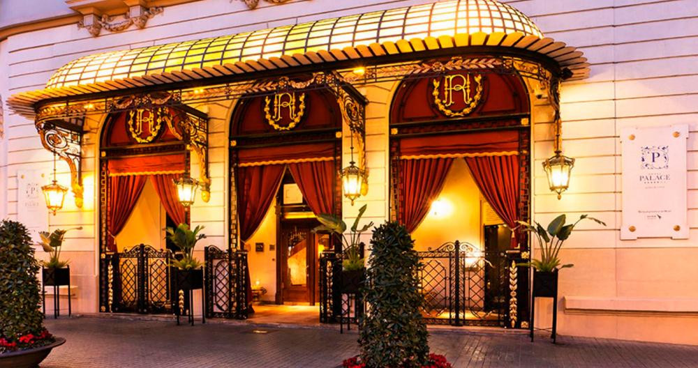 Imagen de la coqueta entrada del Hotel Palace Barcelona / CG