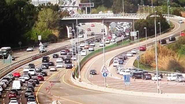Imagen de un atasco anterior en la autopista AP-7 / SCT