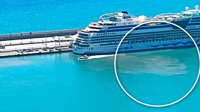 Imagen de la suciedad que virtió el Aidastella en el Puerto de Barcelona / CG