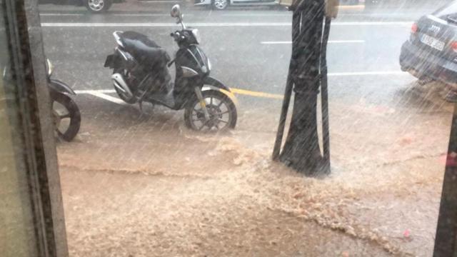 Imagen del temporal a su paso por Barcelona / TWITTER