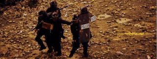 Antidisturbios de la policía durante los altercados en Via Laietana el pasado viernes / EFE