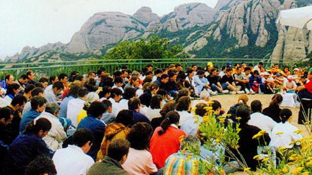 Ernesto Barón dando una charla en las montañas de Montserrat (Barcelona) / CG