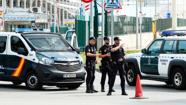 Agentes de la Policía Nacional en un control en Barcelona / EFE