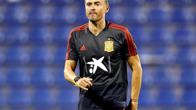 Luis Enrique dirige un entrenamiento de la selección / EFE
