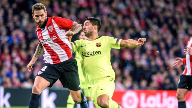 Luis Suárez jugando con el Barça este domingo contra el Athletic Club / EFE