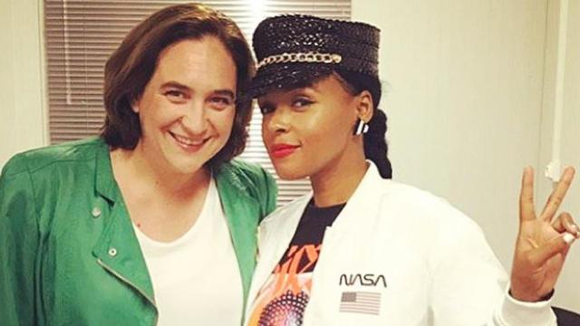 Ada Colau, alcaldesa de Barcelona, con Janelle Monaé en el festival Primavera Sound / INSTAGRAM