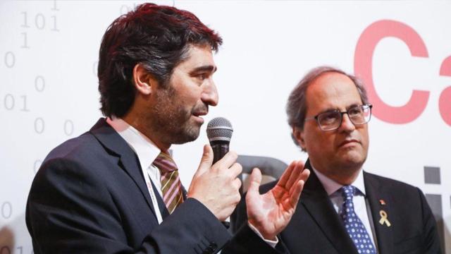 El consejero Jordi Puigneró (i), que propone trabajar el 12-O y el 6D,  junto al presidente de la Generalitat, Quim Torra (d) / GENCAT