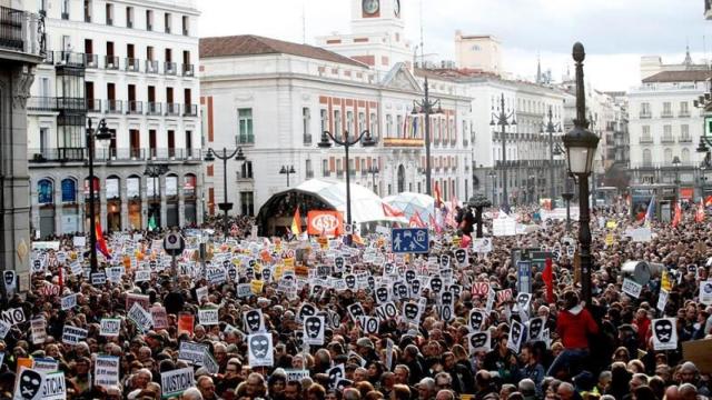 Miles de personas durante la manifestación contra la 'ley mordaza' en Madrid / EFE