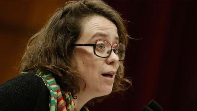 Eulàlia Reguant, diputada de la CUP en el Parlament, durante una intervención en la cámara autonómica / EFE