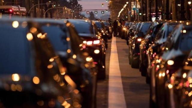 Protesta de los VTC en la Diagonal de Barcelona / EFE