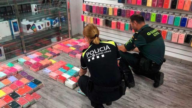 La Guardia Urbana de Reus y la Guardia Civil de Tarragona decomisan más de 4.000 teléfonos falsificados / AYUNTAMIENTO DE REUS