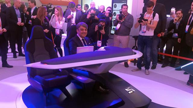 El presidente de Seat, Luca de Meo, durante el MWC17 / CG