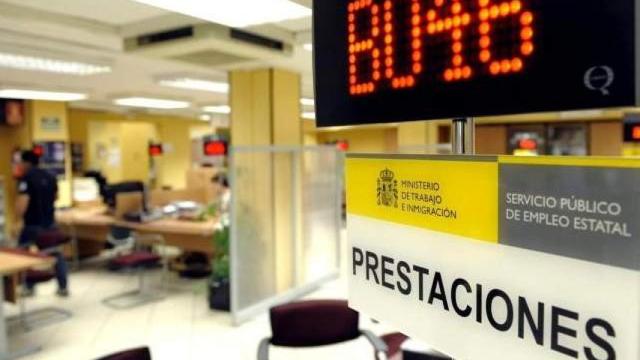 El interior de una oficina de empleo público, en una imagen de archivo / EFE