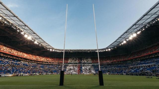 Campo de fútbol americano / Thomas Sherer EN UNSPLASH