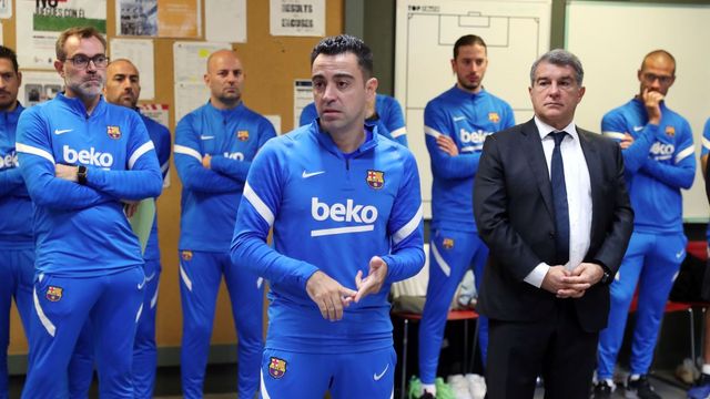 Xavi dirige su primer entrenamiento / FC BARCELONA