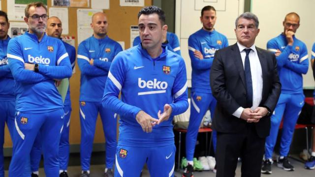 Xavi dirige su primer entrenamiento / FC BARCELONA
