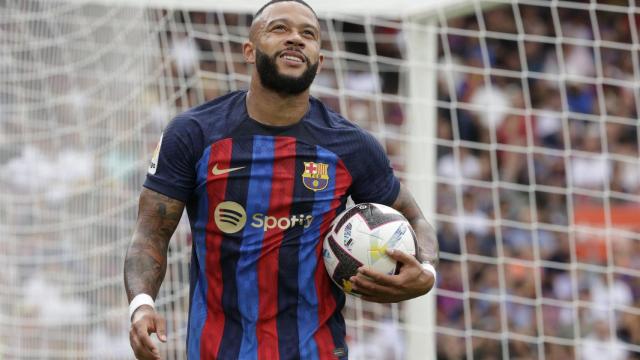 Memphis Depay, tras marcar su gol al Elche / EFE