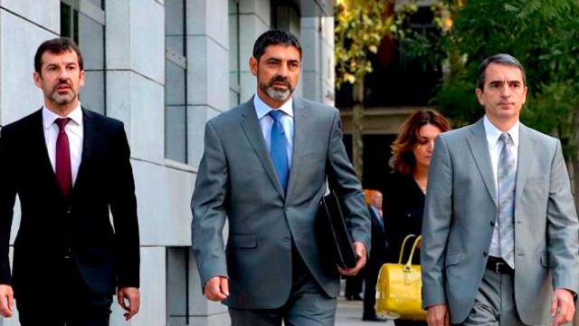 El mayor de los Mossos d'Esquadra, Josep Lluís Trapero (c), a su llegada a la Audiencia Nacional para declarar ante el juez como imputado de sedición / EFE