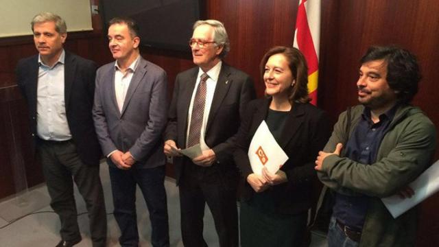 Alberto Fernández Díaz (PP), Alfred Bosch (ERC), Xavier Trias (CiU), Carina Mejías (C's) y Daniel Mòdol (PSC), en un acto conjunto en contra de las conexión de los dos tranvías / CG