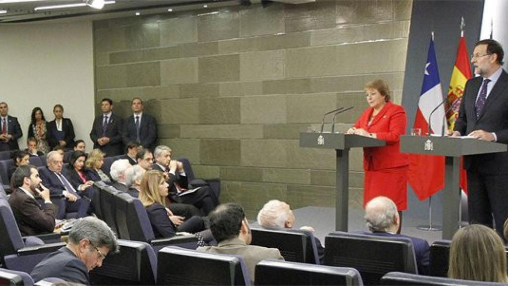 El presidente del Gobierno, Mariano Rajoy, con la presidenta de Chile, Michelle Bachelet.