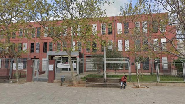 Instituto Terra Roja de Santa Coloma de Gramenet, donde un profesor sigue impartiendo clase pese a la denuncia de un alumno por agresión / GOOGLE MAPS