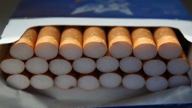 Imagen de archivo de un paquete de tabaco abierto / CG